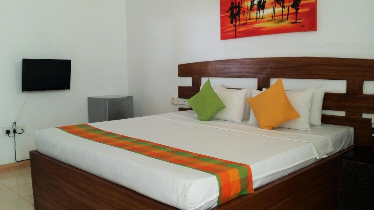Maple Leaf Hotel Negombo Kültér fotó