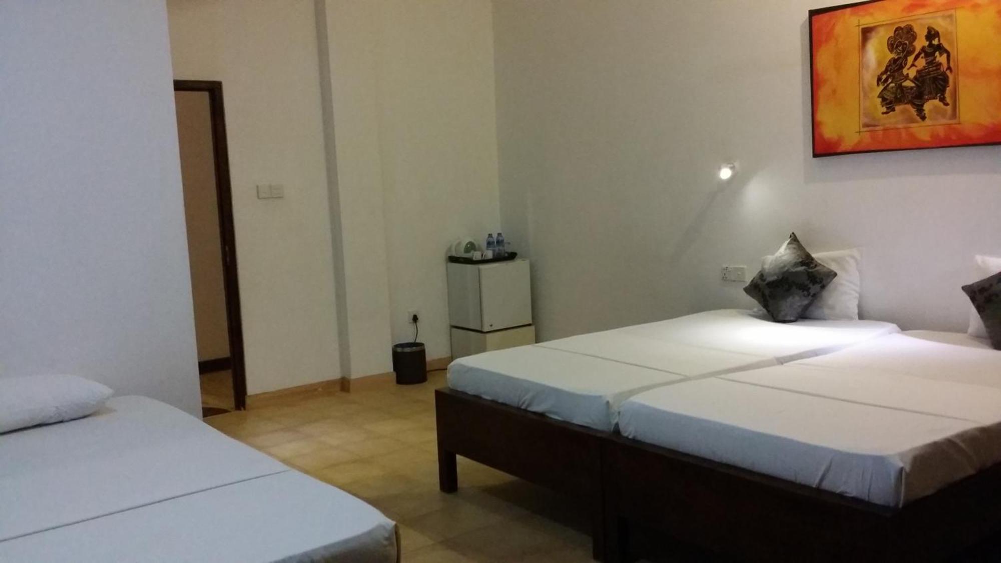 Maple Leaf Hotel Negombo Kültér fotó